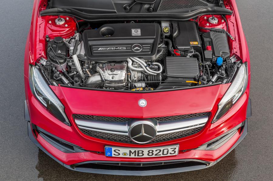 Моторный отсек Mercedes-AMG A45 4Matic 2015 года  (фото 36 из 41)